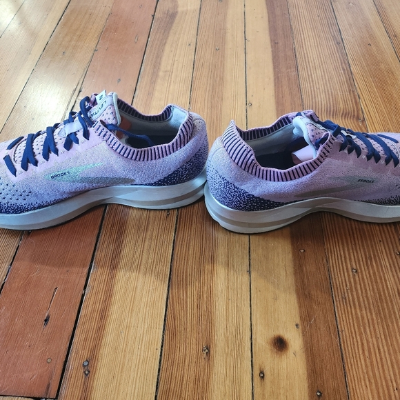 Brooks Women's Levitate Running Shoe - Picture 4 of 6